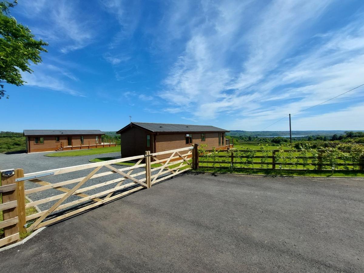 Luxury Family Beechwood Lodge With Hot Tub Lochwinnoch Exterior photo
