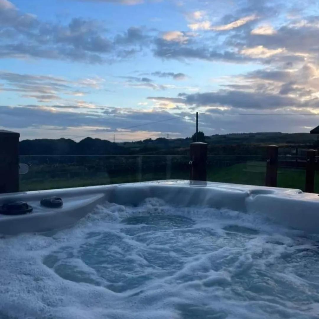 Luxury Family Beechwood Lodge With Hot Tub Lochwinnoch Exterior photo